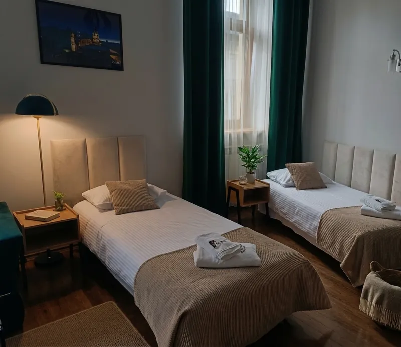 Superior: dwa łóżka pojedyncze z ręcznikami